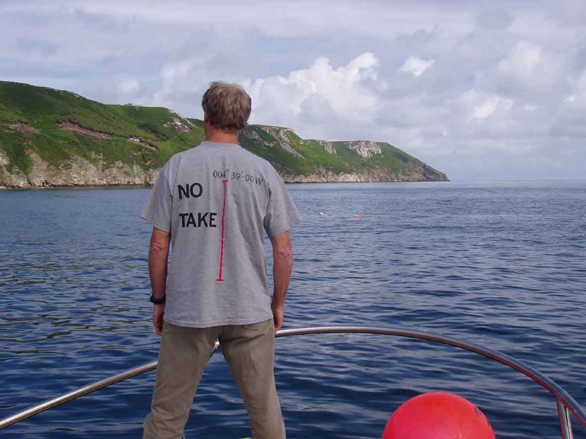 Chris Mandry wearing his own design of T-shirt, indicating the NTZ lay inside a distinct north-south boundary. © K Hiscock      